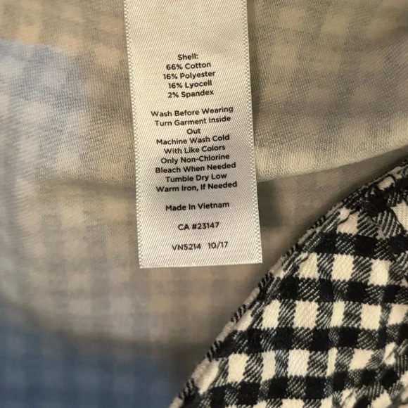 Talbots Black and White Checkered Skirt Size 16. Light Jean like material. - Picture 9 of 9